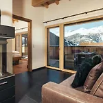 アパートホテル Haus Piz Lad 4*