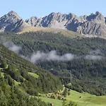 アパートホテル Haus Piz Lad 4*