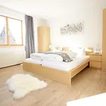 アパートホテル Haus Piz Lad 4*