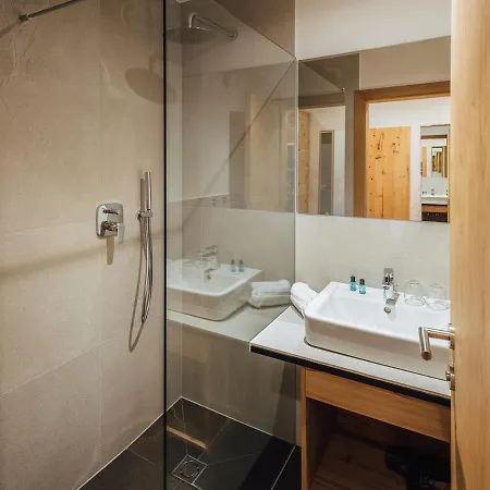 Haus Piz Lad Apart Otel 4*