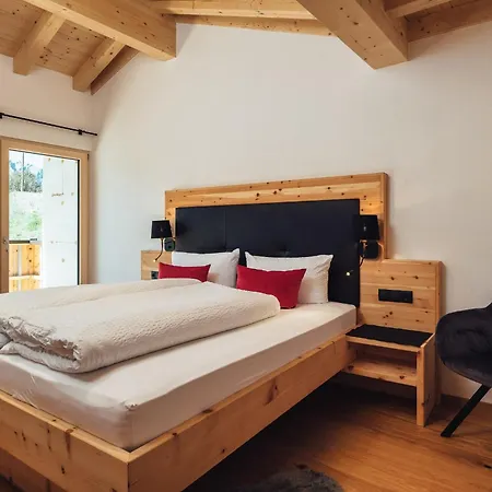 Haus Piz Lad 公寓式酒店 4*