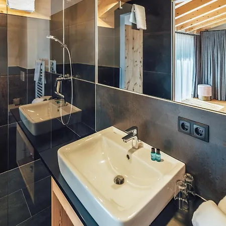 Apart Otel Haus Piz Lad 4*