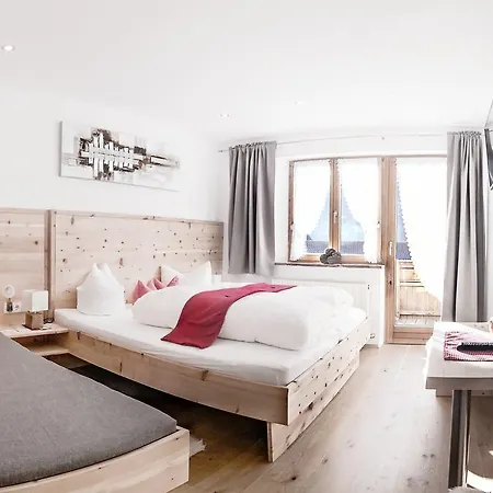 מלון דירות Haus Piz Lad 4*