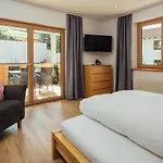 Haus Piz Lad Aparthotel 4*