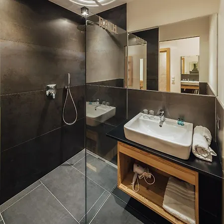 Haus Piz Lad Aparthotel 4*