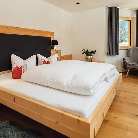 Aparthotel Haus Piz Lad