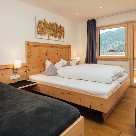 Haus Piz Lad Aparthotel 4*
