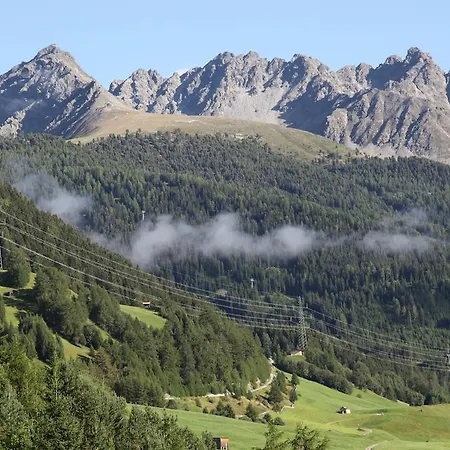 Hotel apartamentowy Haus Piz Lad 4*